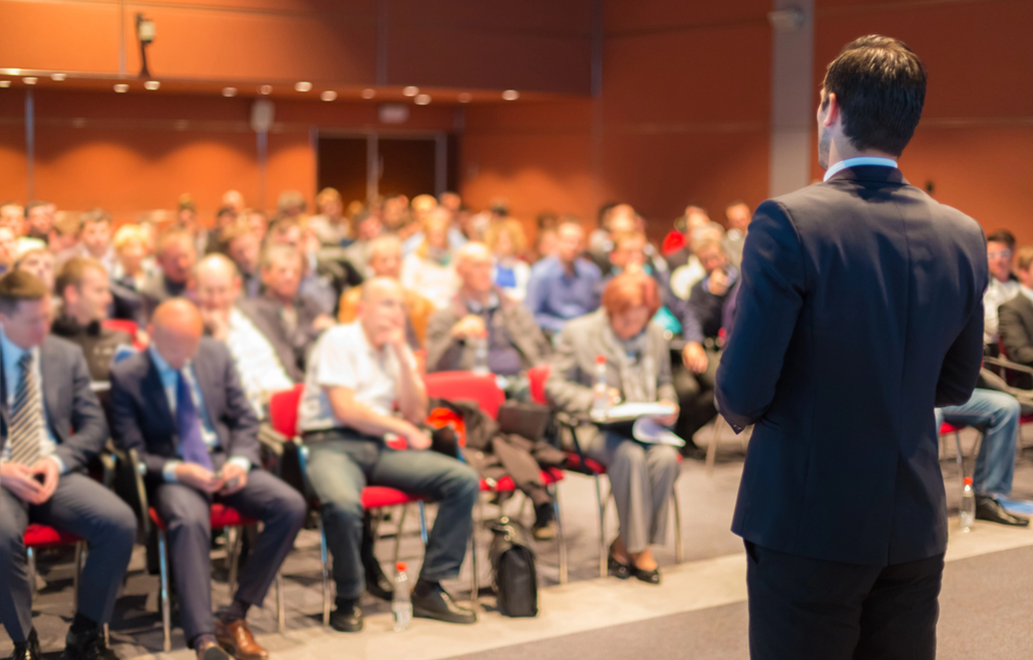 Keynote Speaker Vs. Guest Speaker: Which One Do You Need?